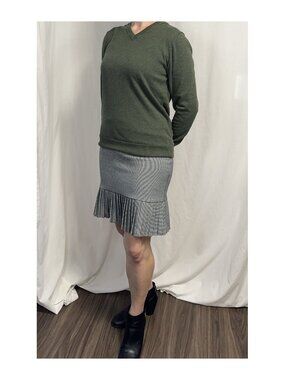 Old Navy Heather Olive Green V-Neck Sweater (Small)